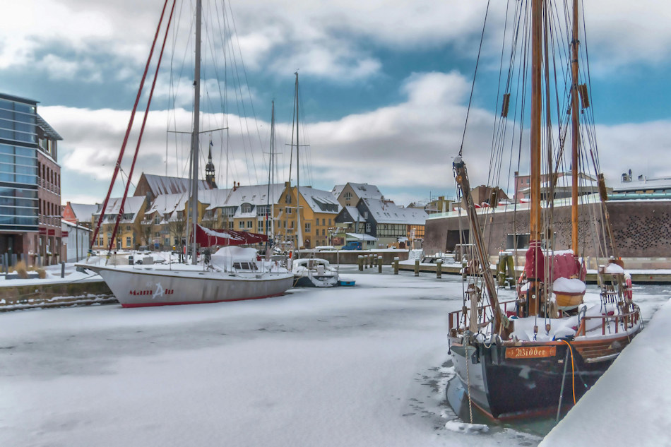 Winterlager2-der-bootsdoktor Hier in unseren Hallen steht Ihr Boot geschützt vor Wind, Schnee sowie vor Regen.